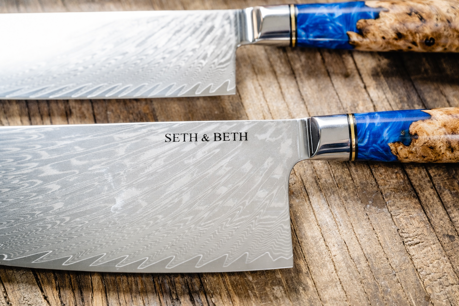 Blue burl handle close-up on personalized engraved Damascus knife — Tidal Series